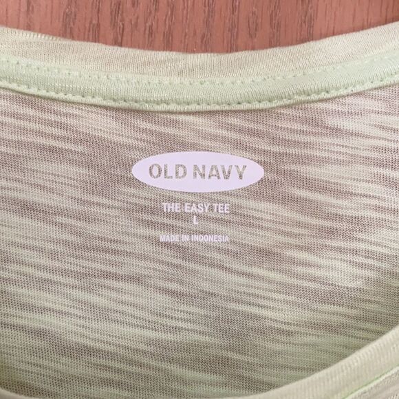 Old navy graphic tee - Picture 7 of 7